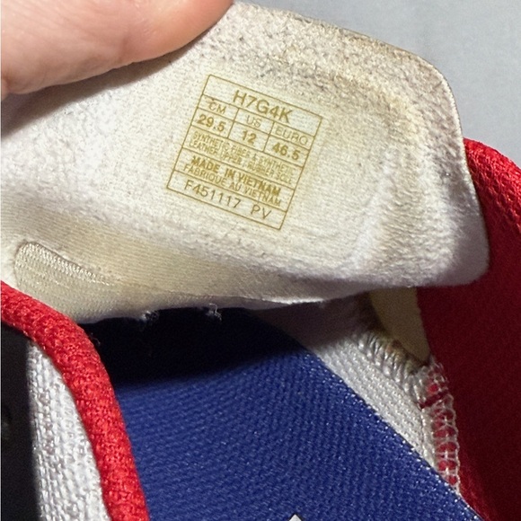 Multi-colored Asics running shoe - Picture 12 of 12